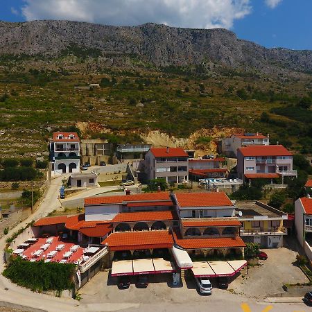أوميس Villa Ljetni San المظهر الخارجي الصورة