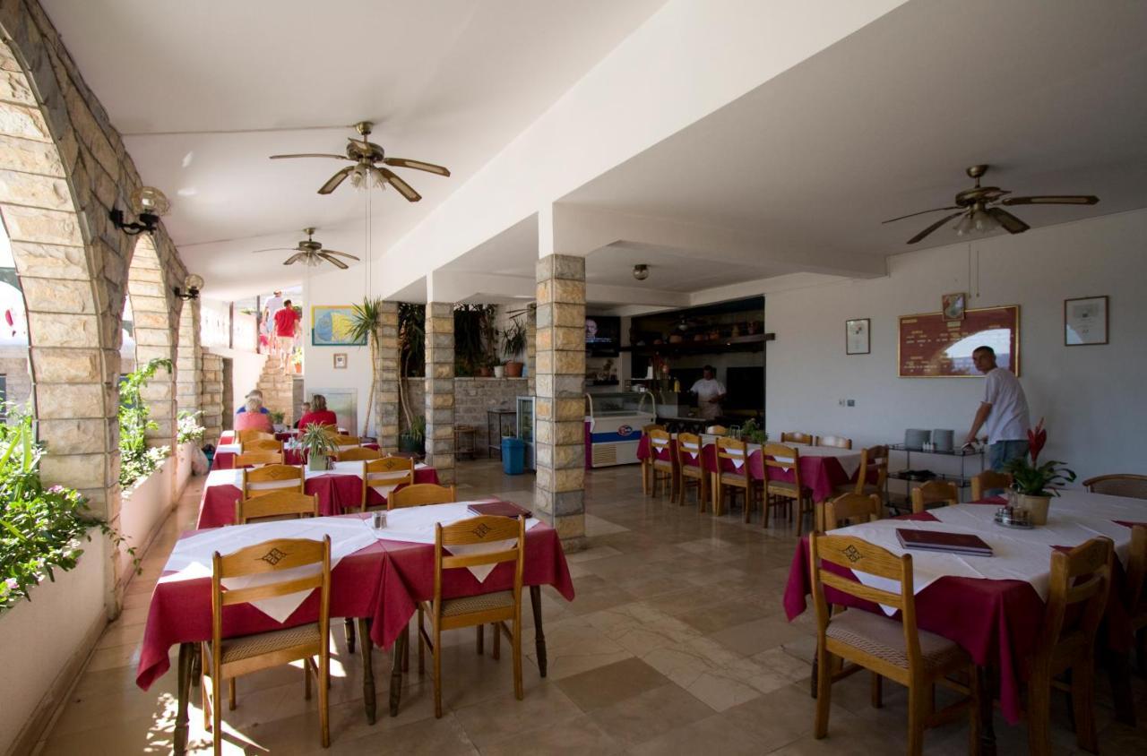 أوميس Villa Ljetni San المظهر الخارجي الصورة