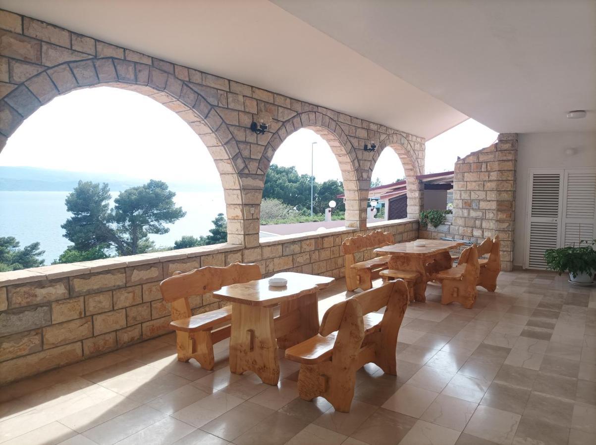 أوميس Villa Ljetni San المظهر الخارجي الصورة